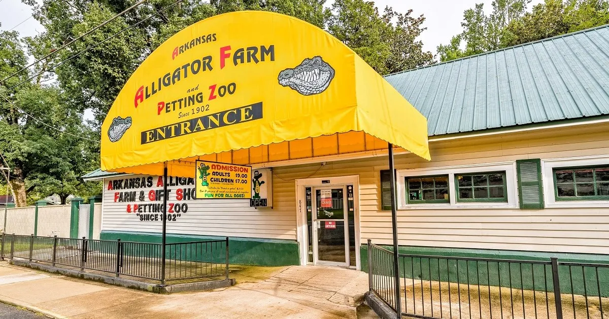 Arkansas Alligator Farm & Petting Zoo